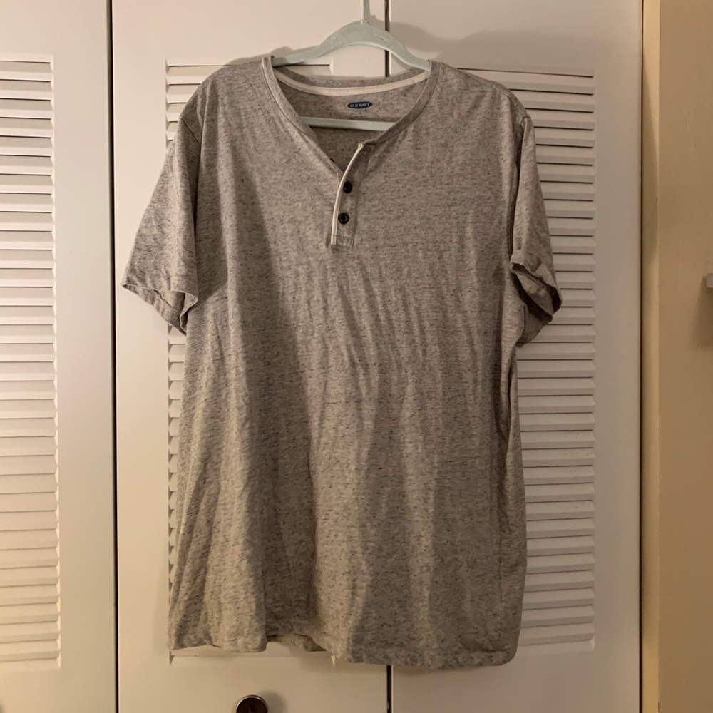 Old Navy Men’s Grey Shirt